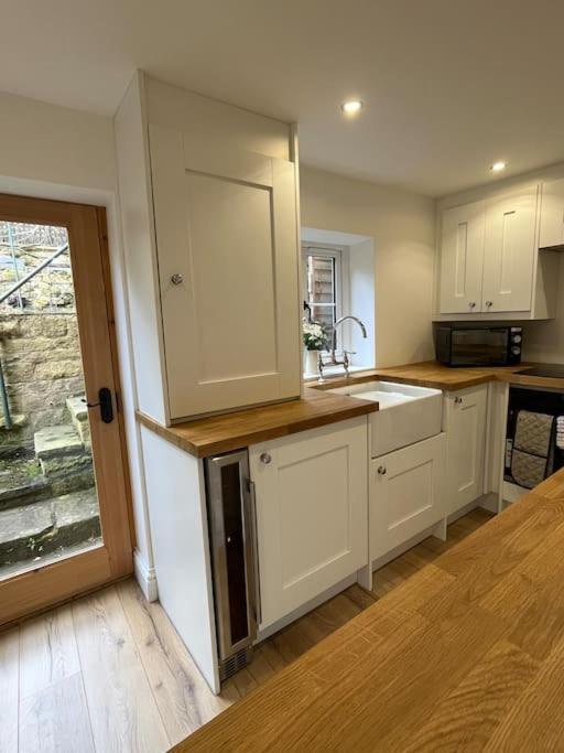Millstone Cottage Newmillerdam Hill Top 外观 照片